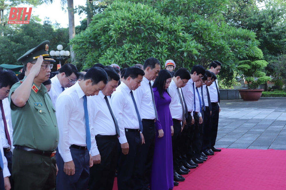 Đoàn đại biểu tỉnh Thanh Hóa dâng hương Chủ tịch Hồ Chí Minh, Mẹ Việt Nam Anh hùng, các Anh hùng liệt sĩ và tiền bối cách mạng