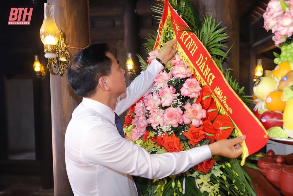 Đoàn đại biểu tỉnh Thanh Hóa dâng hương Chủ tịch Hồ Chí Minh, Mẹ Việt Nam Anh hùng, các Anh hùng liệt sĩ và tiền bối cách mạng