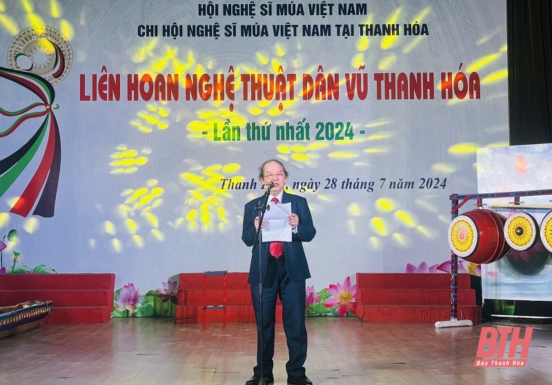 Sôi động liên hoan nghệ thuật dân vũ