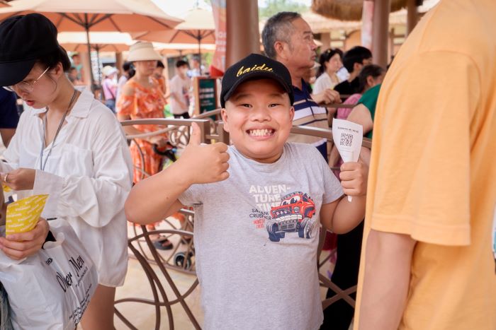 Der Park erhebt für Einwohner von Thanh Hoa folgende Preise: 250.000 VND/Erwachsener und 200.000 VND/Kind. Foto Sonne