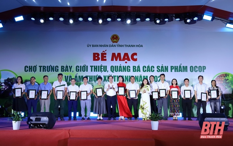 Bế mạc Chợ trưng bày, giới thiệu, quảng bá các sản phẩm OCOP và ẩm thực xứ Thanh năm 2024