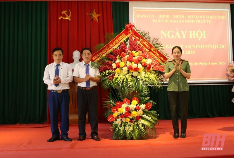 Phó Chủ tịch Thường trực HĐND tỉnh Lê Tiến Lam chung vui “Ngày hội toàn dân bảo vệ an ninh Tổ quốc năm 2024” tại xã Thiết Ống