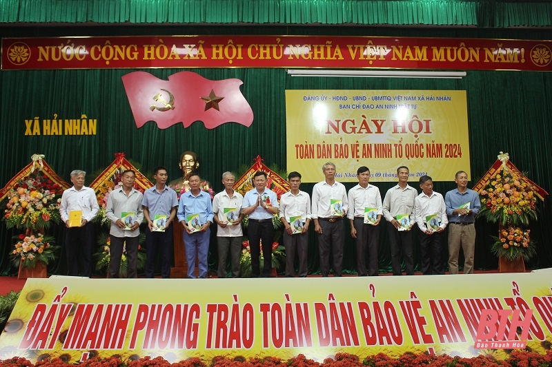 Phó Chủ tịch Thường trực UBND tỉnh Nguyễn Văn Thi dự “Ngày hội toàn dân bảo vệ an ninh Tổ quốc” năm 2024 tại xã Hải Nhân 