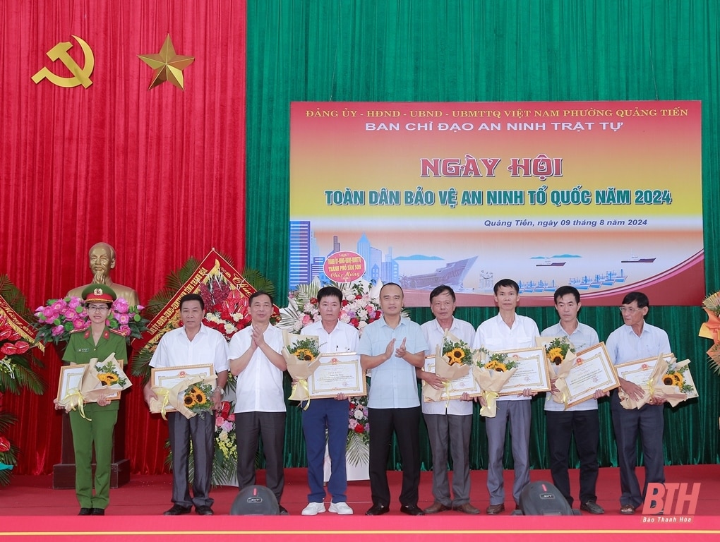 Phó Bí thư Tỉnh ủy Trịnh Tuấn Sinh chung vui “Ngày hội toàn dân bảo vệ an ninh Tổ quốc năm 2024 tại phường Quảng Tiến