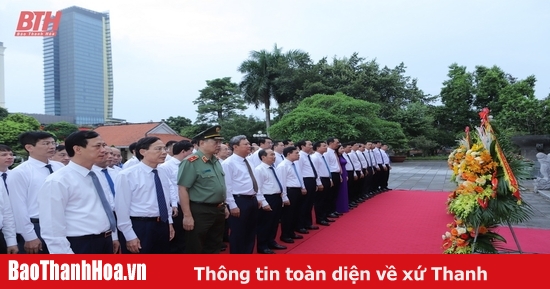 Đoàn đại biểu tỉnh Thanh Hóa dâng hương tưởng niệm Chủ tịch Hồ Chí Minh, Mẹ Việt Nam Anh hùng và các Anh hùng liệt sĩ nhân dịp Quốc khánh nước CHXHCN Việt Nam