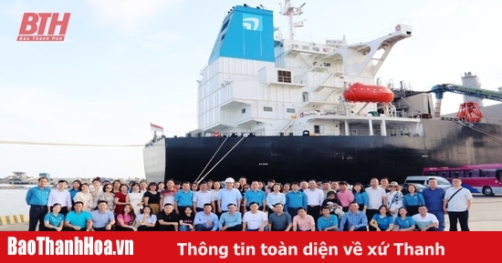 The survey delegation of the Vietnam General Confederation of Labor worked at the Nghi Son Economic Zone Trade Union and Industrial Parks of Thanh Hoa province.