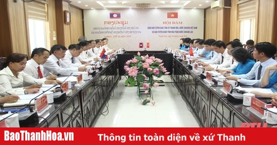 Talks on exchanging experiences in propaganda work between the two Thanh Hoa provinces