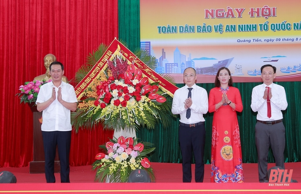 Phó Bí thư Tỉnh ủy Trịnh Tuấn Sinh chung vui “Ngày hội toàn dân bảo vệ an ninh Tổ quốc năm 2024 tại phường Quảng Tiến