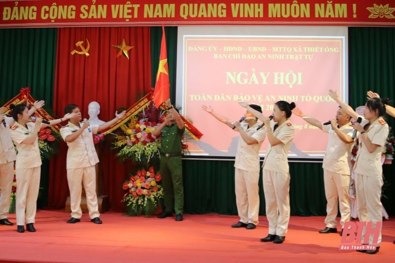 Phó Chủ tịch Thường trực HĐND tỉnh Lê Tiến Lam chung vui “Ngày hội toàn dân bảo vệ an ninh Tổ quốc năm 2024” tại xã Thiết Ống