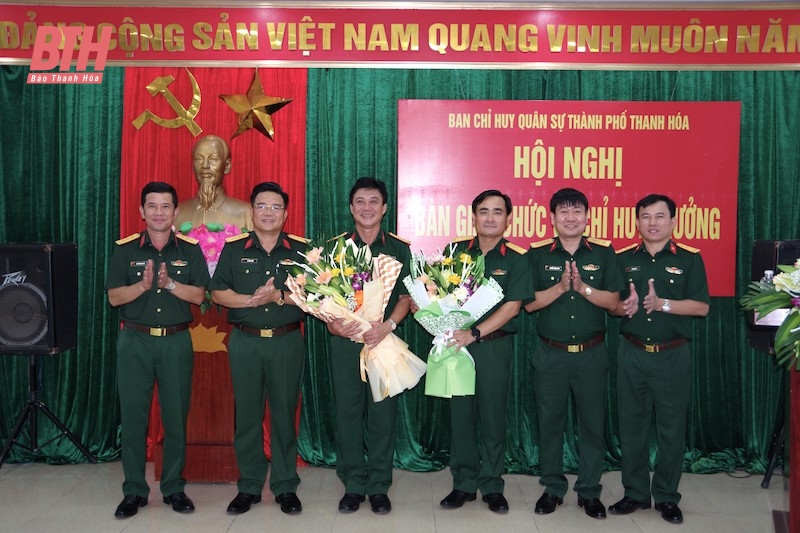 Bàn giao chức vụ Chỉ huy trưởng Ban CHQS thành phố Thanh Hoá