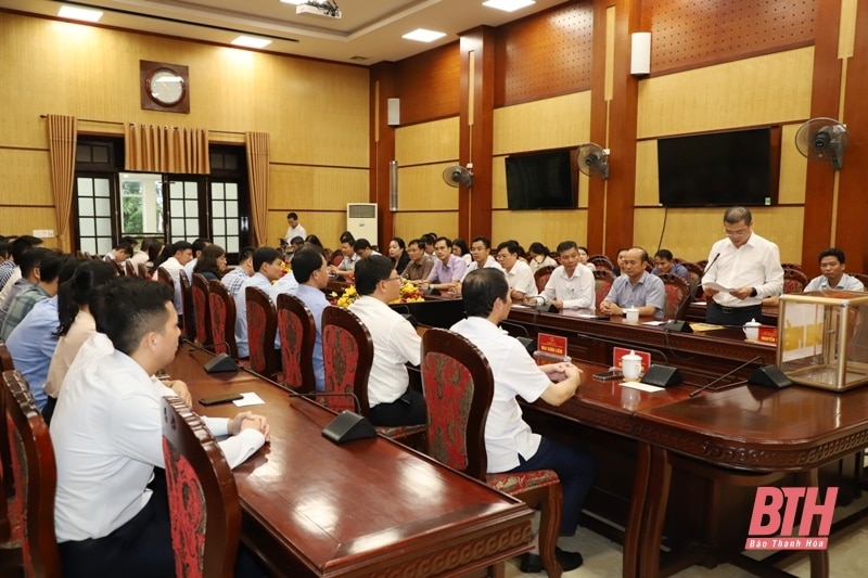 Le Comité populaire provincial de Thanh Hoa fait un don et soutient les personnes touchées par la tempête n° 3