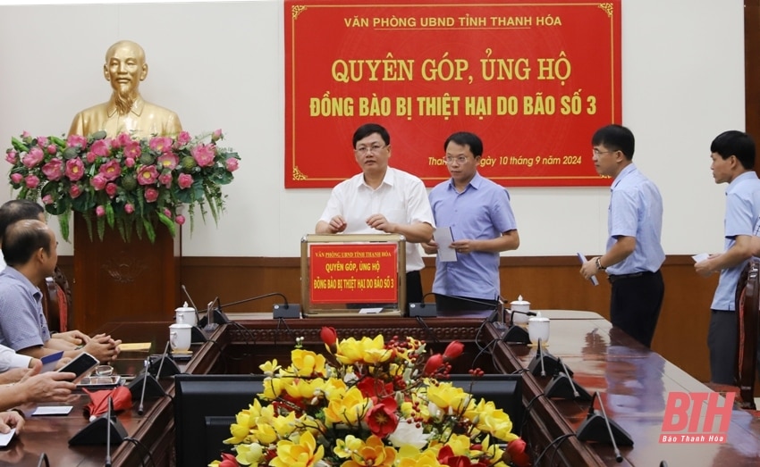 Le Comité populaire provincial de Thanh Hoa fait un don et soutient les personnes touchées par la tempête n° 3