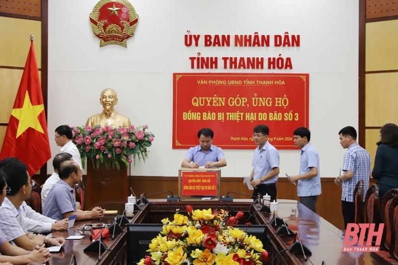 UBND tỉnh Thanh Hóa quyên góp, ủng hộ đồng bào bị thiệt hại do bão số 3