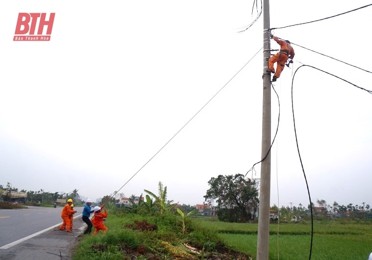 Chung sức, đồng lòng khắc phục sự cố để cấp điện trở lại cho Nhân dân các tỉnh phía Bắc