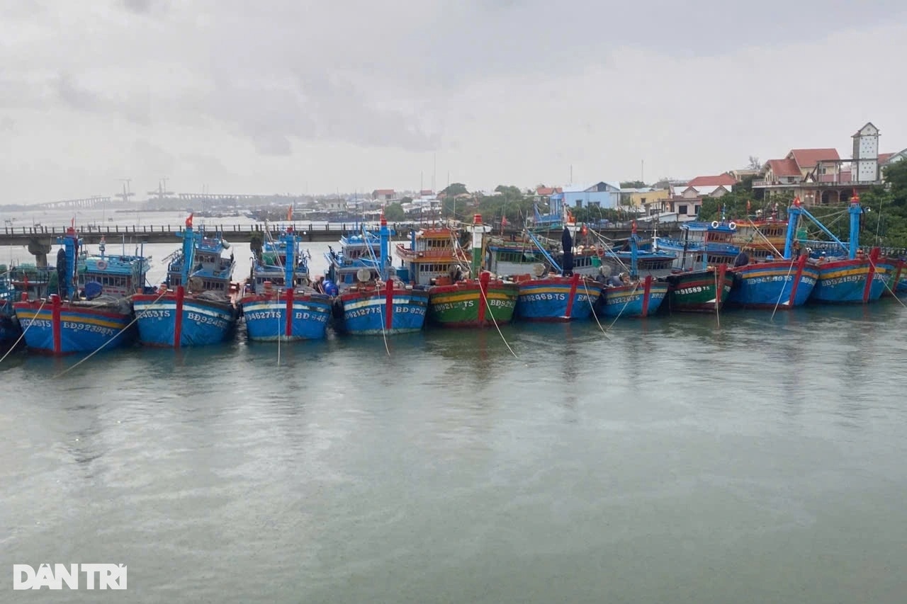 Miền Trung lên dây cót ứng phó áp thấp nhiệt đới sắp mạnh thành bão - 6