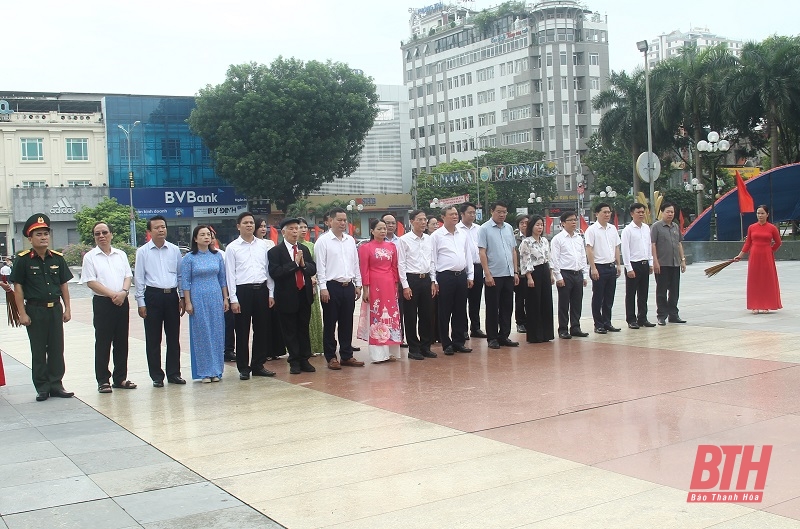 TP Thanh Hóa dâng hương tại Thái miếu nhà Hậu Lê và Tượng đài Anh hùng dân tộc Lê Lợi