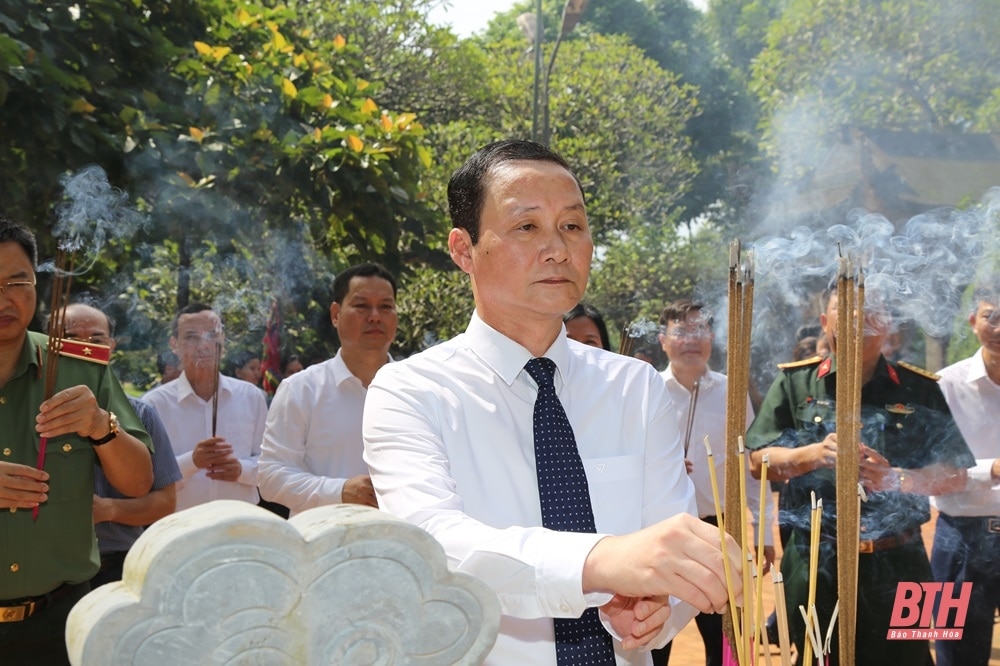 Phó Bí thư Thường trực Tỉnh ủy Lại Thế Nguyên dâng hương tại Khu di tích Quốc gia đặc biệt Lam Kinh và Đền thờ Trung Túc Vương Lê Lai