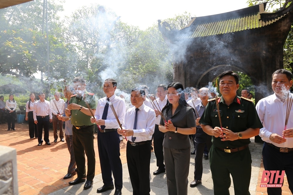 Phó Bí thư Thường trực Tỉnh ủy Lại Thế Nguyên dâng hương tại Khu di tích Quốc gia đặc biệt Lam Kinh và Đền thờ Trung Túc Vương Lê Lai