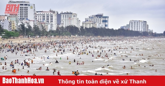 Les principales attractions touristiques de Thanh Hoa ont simultanément accueilli un grand nombre de visiteurs pendant les vacances de la Fête nationale, le 2 septembre.