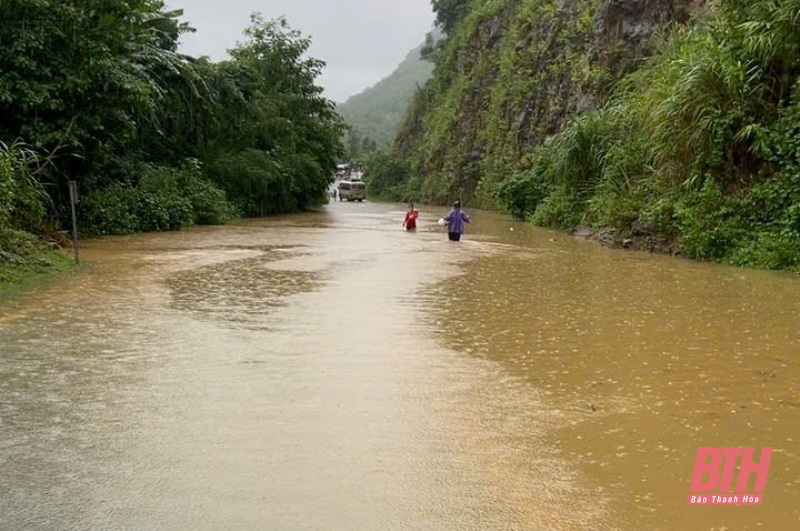 Nước lũ sông Mã, sông Lèn dâng cao mức báo động II