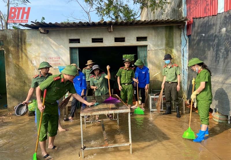 Trong hoạn nạn càng ngời sáng nghĩa đồng bào