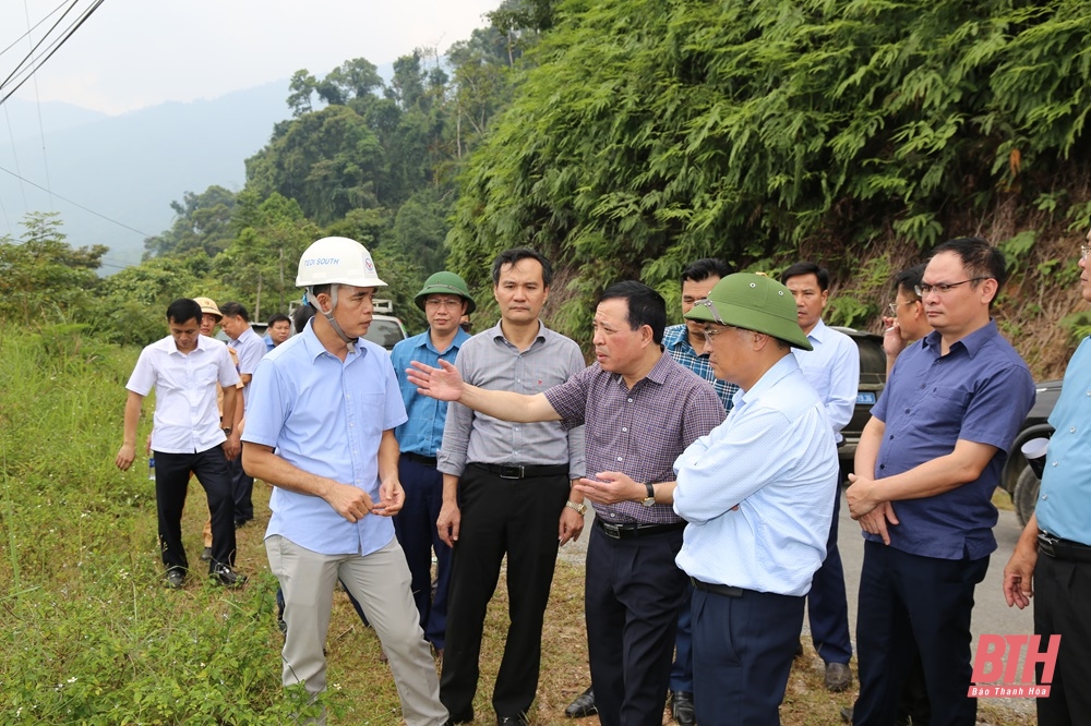 Phó Bí thư Thường trực Tỉnh uỷ Lại Thế Nguyên khảo sát phương án thực hiện dự án Đường giao thông kết nối liên vùng