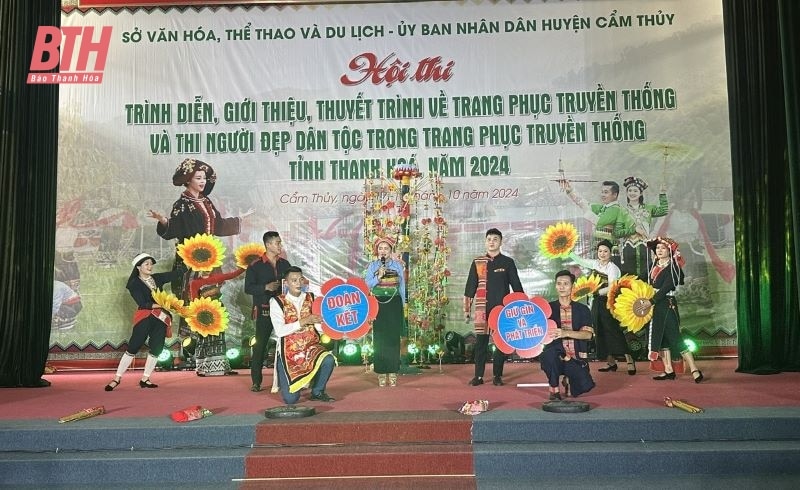 Hội thi trình diễn, giới thiệu, thuyết trình trang phục truyền thống và thi người đẹp dân tộc trong trang phục truyền thống