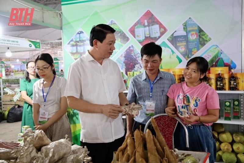 Kiểm tra gian hàng phục vụ Hội nghị kết nối cung - cầu và trưng bày giới thiệu sản phẩm nông sản, thực phẩm an toàn tỉnh Thanh Hóa năm 2024