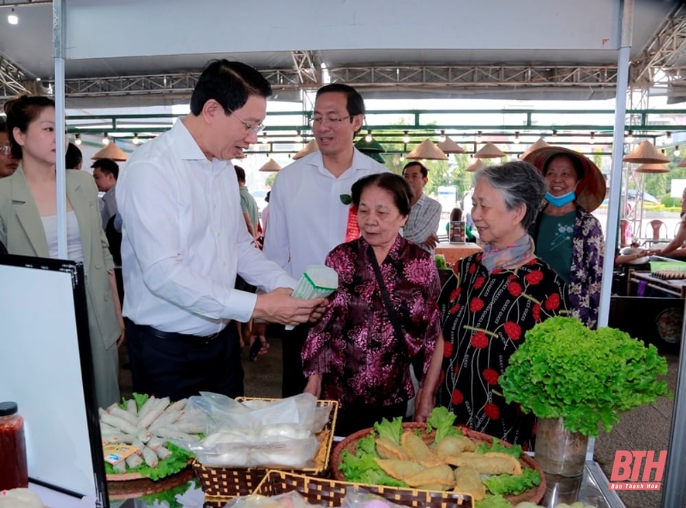 Khai trương trưng bày, giới thiệu sản phẩm nông sản, thực phẩm an toàn tỉnh Thanh Hoá năm 2024