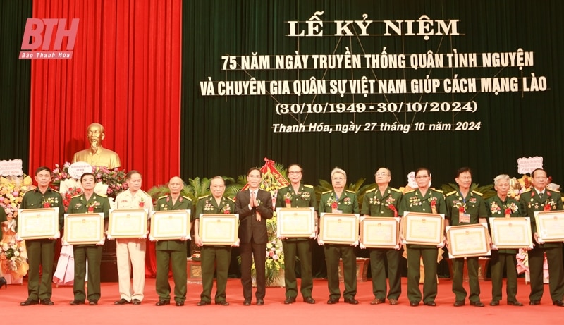 Gặp mặt kỷ niệm 75 năm Ngày truyền thống quân tình nguyện và chuyên gia quân sự Việt Nam giúp cách mạng Lào