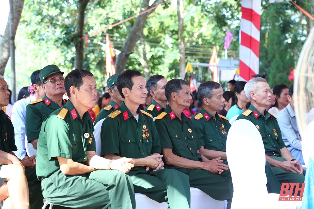 Phó Bí thư Thường trực Tỉnh ủy Lại Thế Nguyên dự Ngày hội Đại đoàn kết toàn dân tộc tại thôn Hùng Tiến