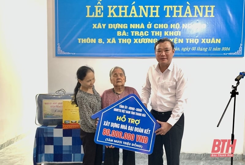 Bí thư Thành ủy TP Thanh Hóa Lê Anh Xuân dự Ngày hội Đại đoàn kết toàn dân tộc tại thôn Luận Văn