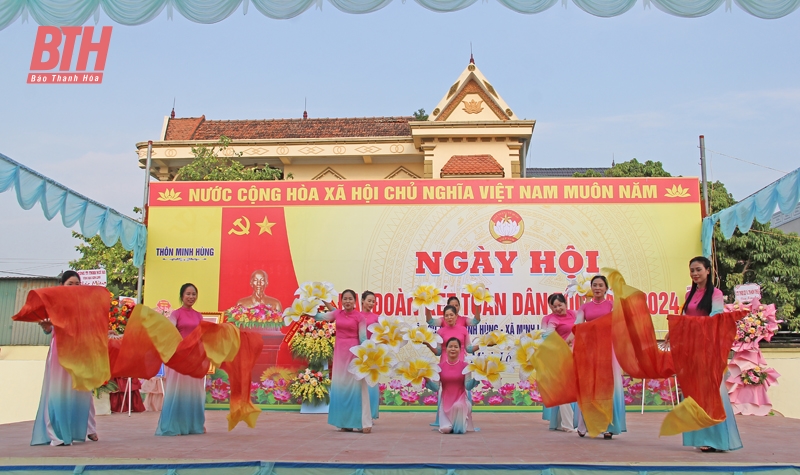 Phó Chủ tịch Thường trực UBND tỉnh Nguyễn Văn Thi dự Ngày hội Đại đoàn kết toàn dân tộc tại thôn Minh Hùng 