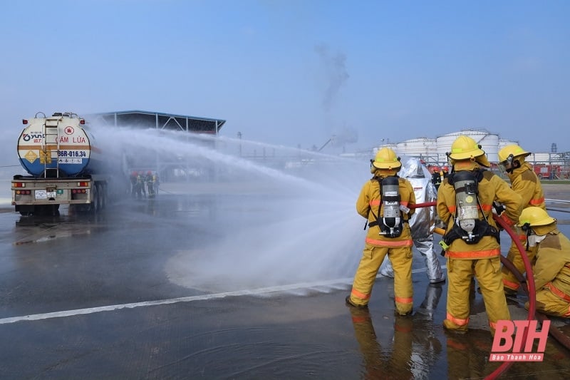 Diễn tập phương án chữa cháy và cứu nạn cứu hộ tại Nhà máy Lọc hóa dầu Nghi Sơn