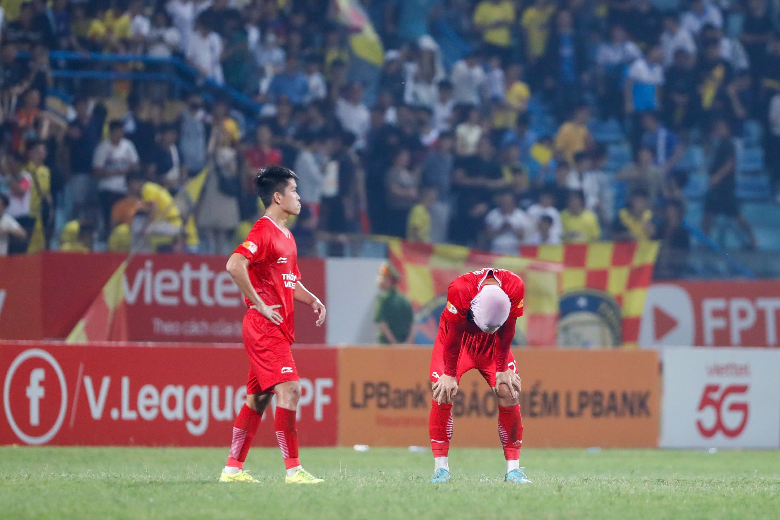 Đội bóng kỳ lạ nhất V-League: Đá thiếu người thì thắng, hơn người... lại thua- Ảnh 2.