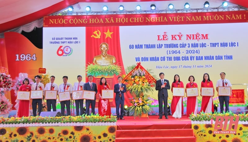 Lễ kỷ niệm 60 năm thành lập Trường cấp 3 Hậu Lộc - THPT Hậu Lộc I và đón nhận Cờ thi đua của UBND tỉnh