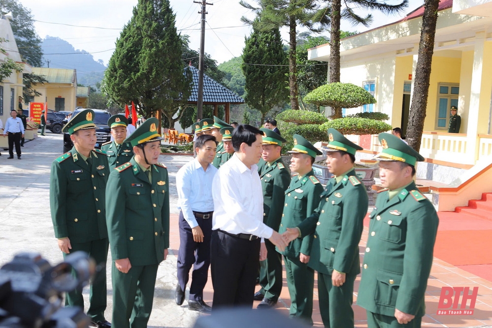 Chủ tịch nước Lương Cường thăm, tặng quà gia đình chính sách và động viên cán bộ, chiến sĩ Đồn Biên phòng Bát Mọt