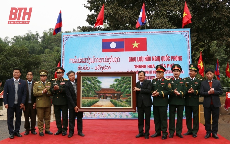 Giao lưu hữu nghị quốc phòng Thanh Hóa - Hủa Phăn