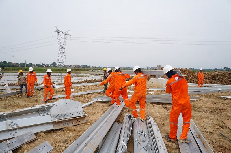 Tự hào truyền thống, vững bước tương lai với sứ mệnh đưa ánh điện bừng sáng muôn nơi