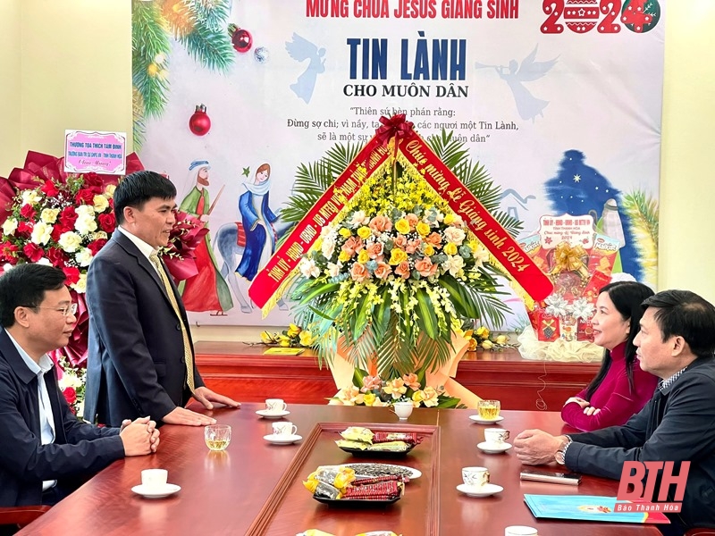 Trưởng Ban Dân vận Tỉnh ủy, Chủ tịch Ủy ban MTTQ tỉnh Phạm Thị Thanh Thủy thăm, chúc mừng Lễ Giáng sinh