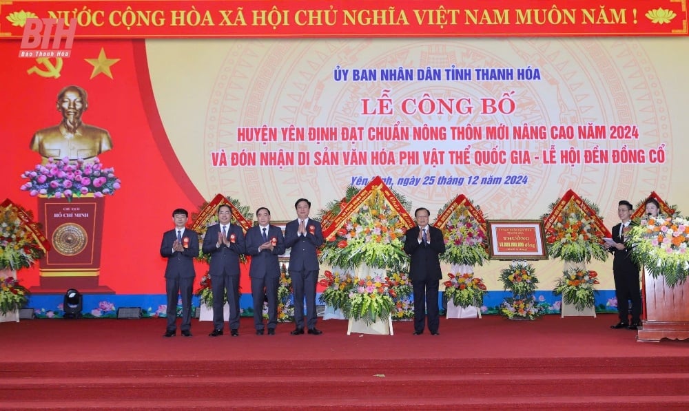 Công bố Quyết định huyện Yên Định đạt chuẩn nông thôn mới nâng cao năm 2024 và Đón nhận di sản văn hóa phi vật thể quốc gia Lễ hội Đền Đồng cổ