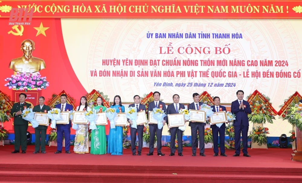 Công bố Quyết định huyện Yên Định đạt chuẩn nông thôn mới nâng cao năm 2024 và Đón nhận di sản văn hóa phi vật thể quốc gia Lễ hội Đền Đồng cổ