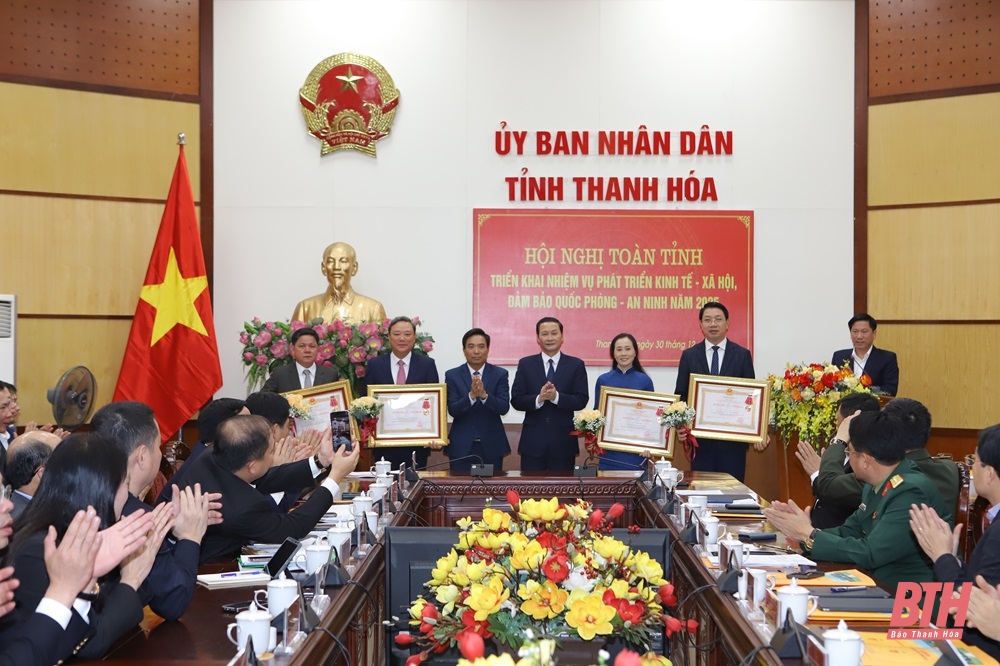 Nỗ lực, tăng tốc, bứt phá, phấn đấu hoàn thành tất cả các mục tiêu, chỉ tiêu năm 2025 