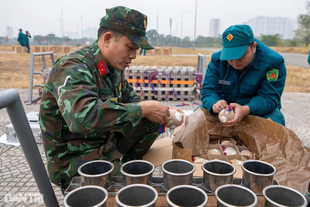 Hàng nghìn người đứng chật cứng Quảng trường Đông Kinh Nghĩa Thục - 1