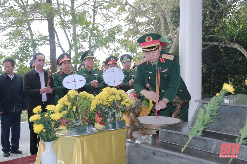 Đoàn công tác của Bộ Quốc phòng và tỉnh Thanh Hóa thăm, chúc Tết cán bộ, chiến sĩ Đảo Mê 