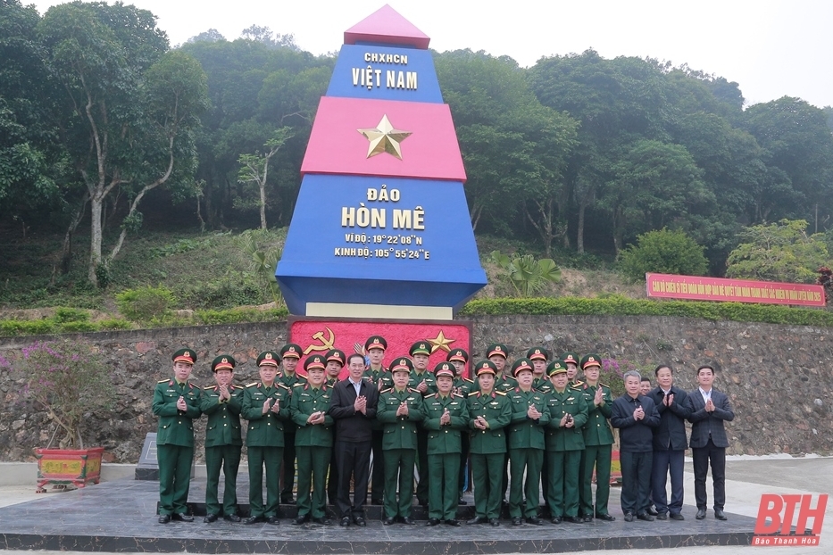 Đoàn công tác của Bộ Quốc phòng và tỉnh Thanh Hóa thăm, chúc Tết cán bộ, chiến sĩ Đảo Mê 