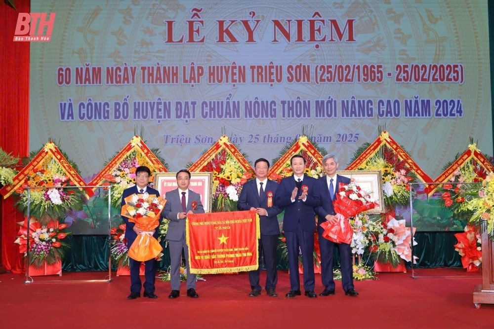 Huyện Triệu Sơn kỷ niệm 60 năm thành lập và công bố huyện đạt chuẩn nông thôn mới nâng cao