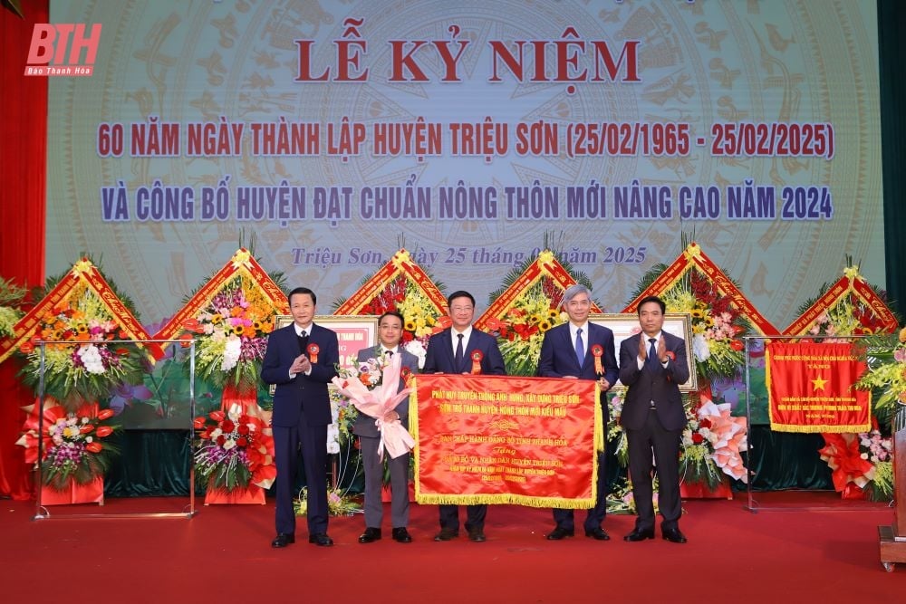 Huyện Triệu Sơn kỷ niệm 60 năm thành lập và công bố huyện đạt chuẩn nông thôn mới nâng cao