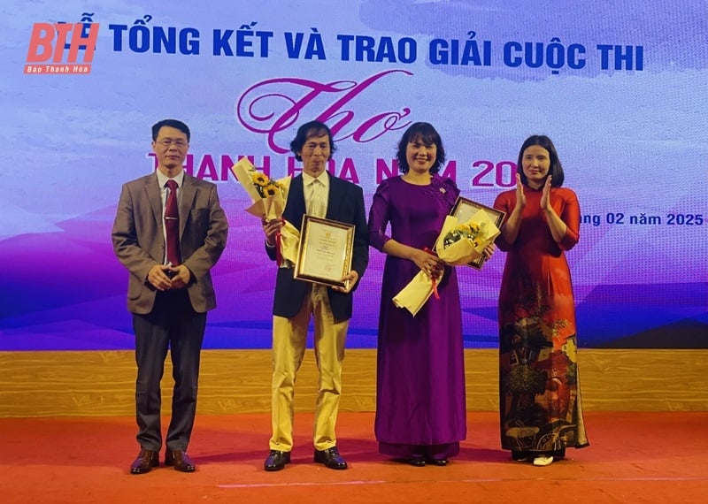 Tổng kết và trao giải Cuộc thi thơ Thanh Hóa năm 2024 và phát động Cuộc thi truyện ngắn hay năm 2025 trên Tạp chí Văn nghệ xứ Thanh