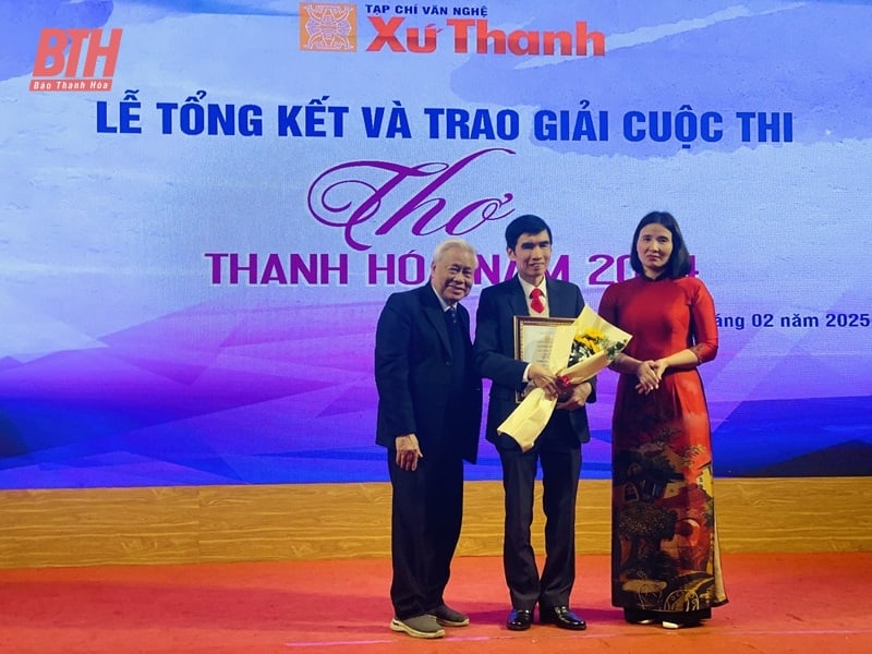 Tổng kết và trao giải Cuộc thi thơ Thanh Hóa năm 2024 và phát động Cuộc thi truyện ngắn hay năm 2025 trên Tạp chí Văn nghệ xứ Thanh